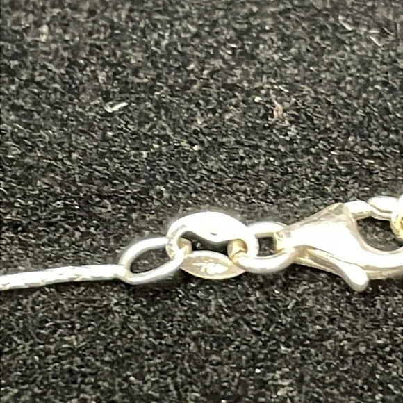 18k Italian white gold necklace.​